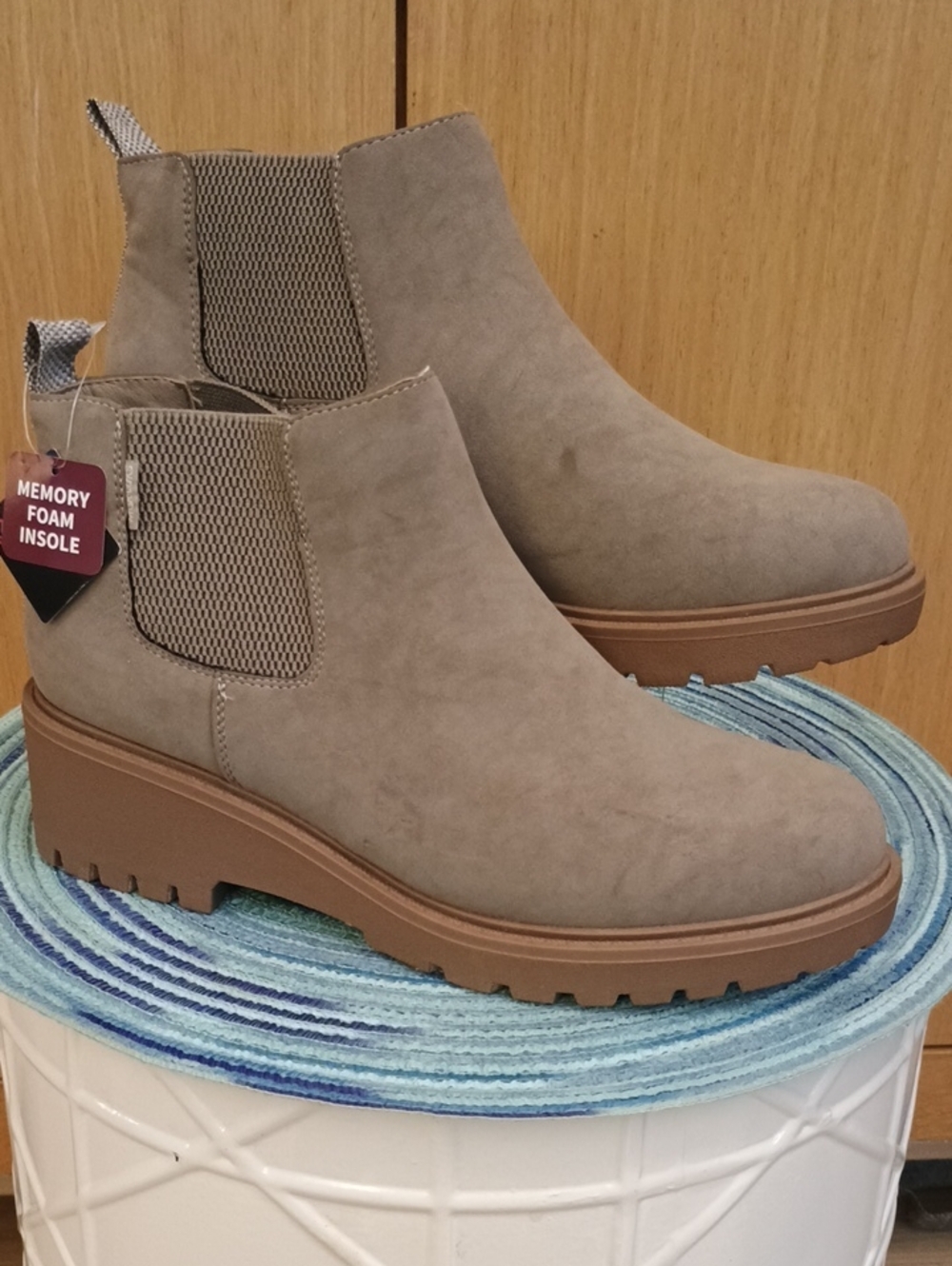 NWT Muk Luks SZ 9.5 Taupe Chelsea Ankle Boot with Memory Foam